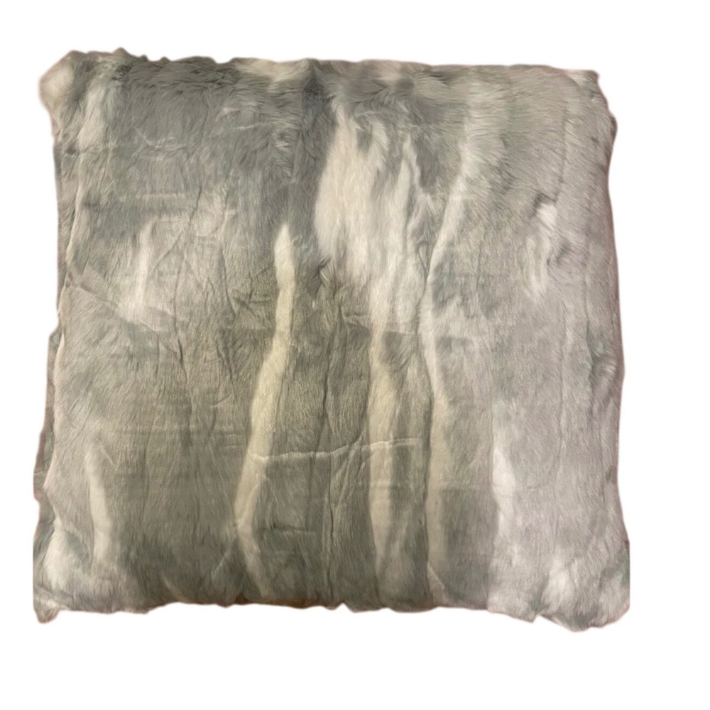 BNWT, Ugg Faux Fur grey/white throw Pillow 20x20